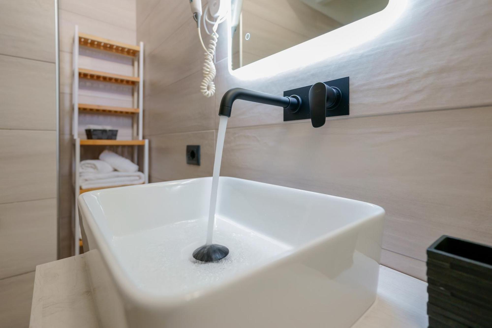 Unplug Bed & Breakfast กวาร์ตู ซานเตเลนา ภายนอก รูปภาพ